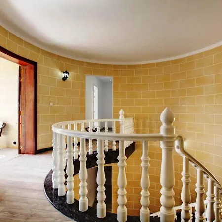 Swieqi Charming 5 Double Bedroom, Private Bathroom, Balcony View