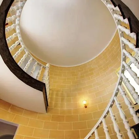 Swieqi Charming 5 Double Bedroom, Private Bathroom, Balcony View