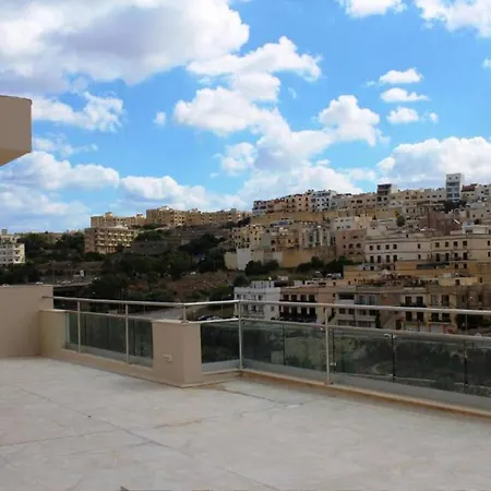Swieqi Charming 5 Double Bedroom, Private Bathroom, Balcony View *