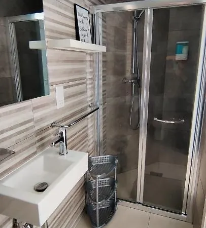 Swieqi Charming 5 Double Bedroom, Private Bathroom, Balcony View