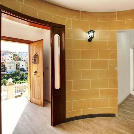 Swieqi Charming 5 Double Bedroom, Private Bathroom, Balcony View * Is-Swieqi