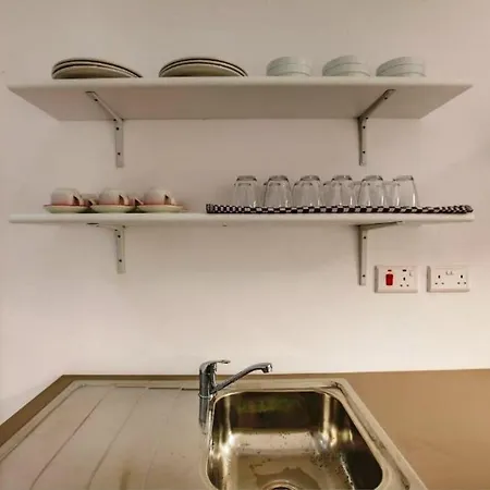 Swieqi Charming 5 Double Bedroom, Private Bathroom, Balcony View *