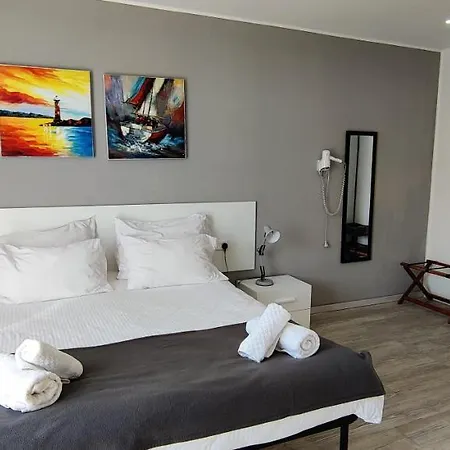 Swieqi Charming 5 Double Bedroom, Private Bathroom, Balcony View * Is-Swieqi