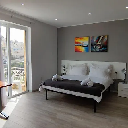Swieqi Charming 5 Double Bedroom, Private Bathroom, Balcony View Guest house Is-Swieqi
